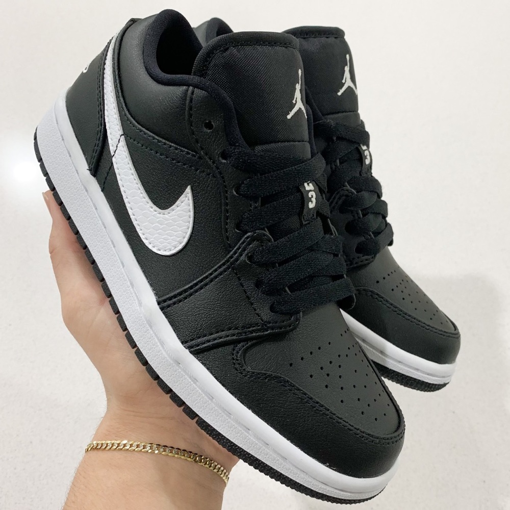 🖤🤍 New Nike Air Jordan 1 Low Black White Shoes